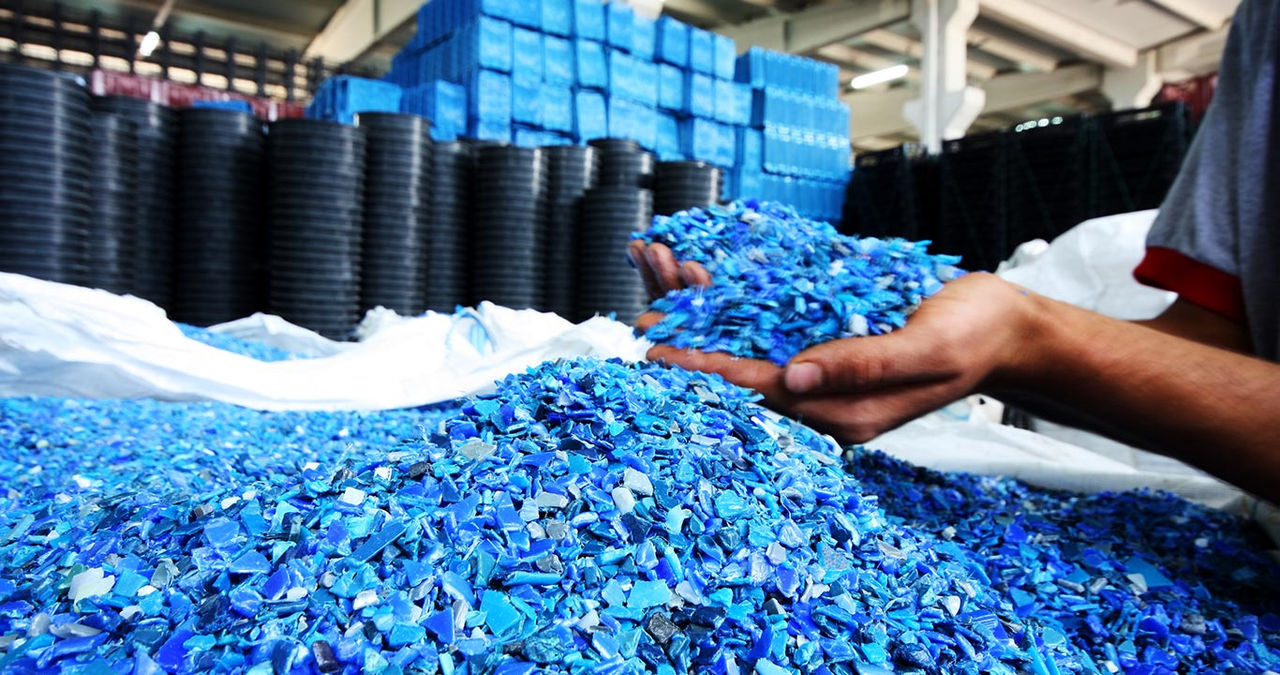 blue plastic chips